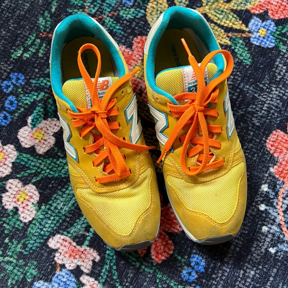 Yellow New Balance 373 retro sneakers